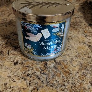 Bath & body works Snowflakes & Citrus 3 wick candl